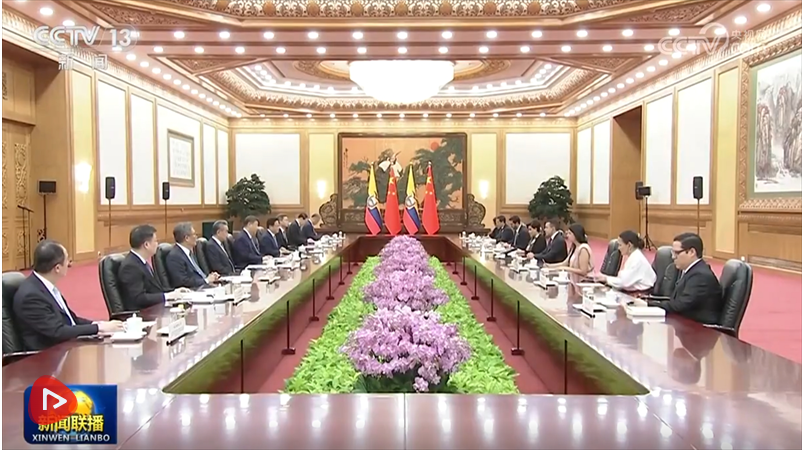 习近平会见厄瓜多尔总统诺沃亚