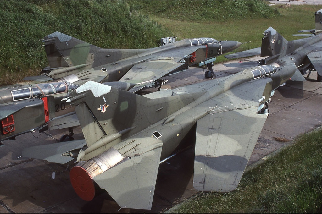 东德空军米格23战机如今成展品 1/7 查看原图图集模式 1993年8月,曾经