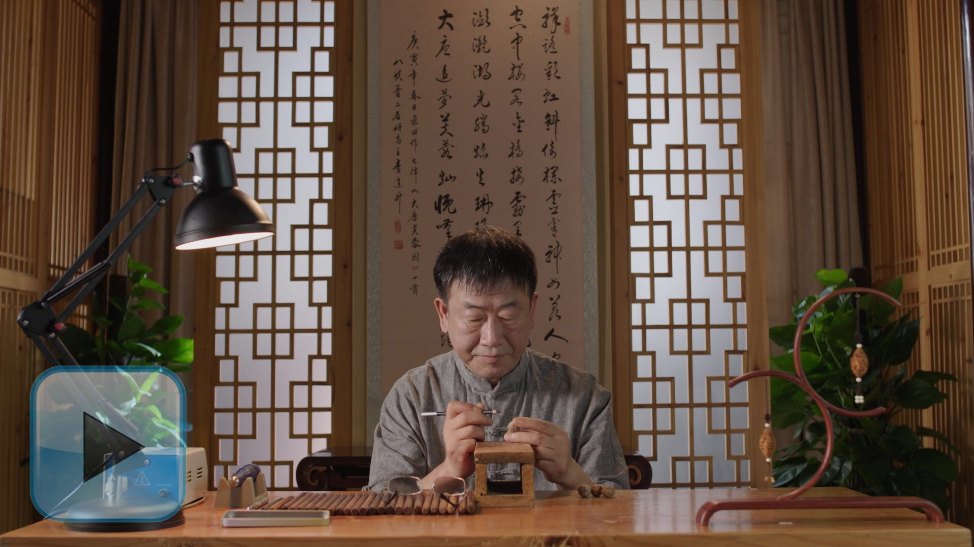 大国匠人遇见非遗对话系列最新一期:核雕 周建