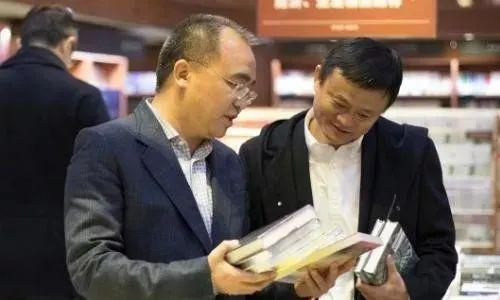 ·阎志带马云观光卓尔书店。