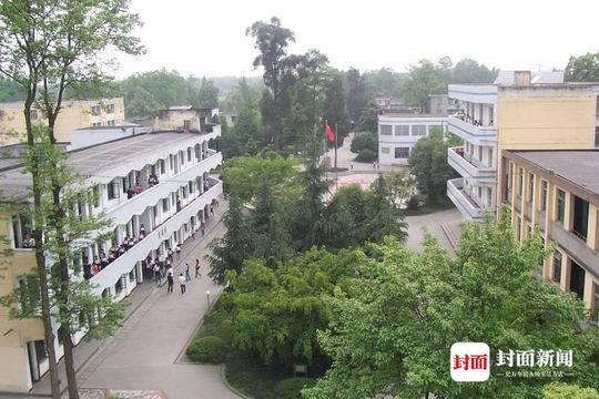 震前的都江堰市第四高级中学(今聚源高中)