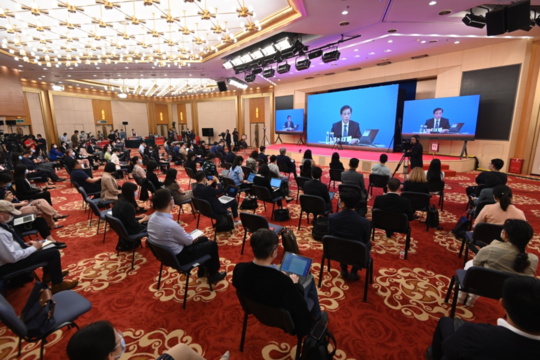 這是記者在梅地亞中心多功能廳採訪。新華社記者 陳曄華 攝