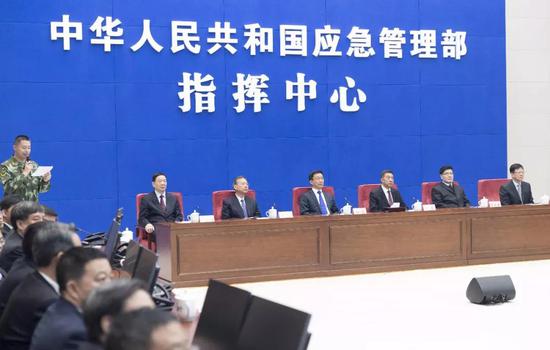 4月16日,中共中央政治局常委、国务院副总理韩正出席应急管理部挂牌仪式 丁海涛 摄