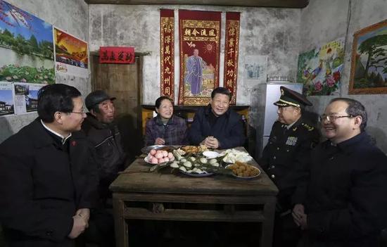 2016年2月2日,习近平到江西看望慰问广大干部群众,还到访了位于罗霄山脉深处茅坪乡神山村的贫困户张成德一家。