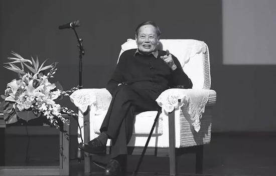 杨振宁谈自己的学习与研究经历 杨天鹏 摄
