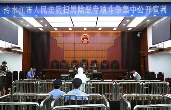 贺顺清案庭审现场。图片泉源:冷水江法院