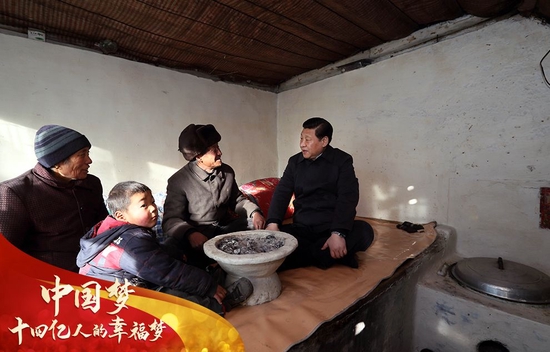 2012年12月29日至30日,习近平总书记在河北省阜平县看望慰问困难群众。