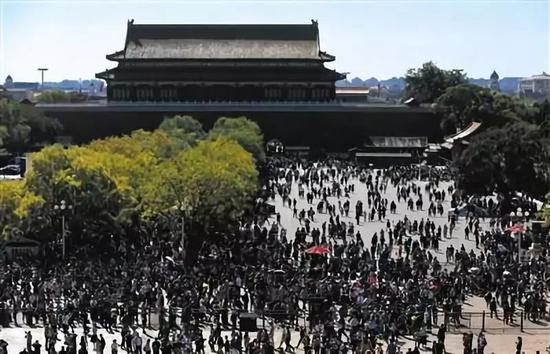 ▲ 10月2日大量游客在故宫参观。新京报记者 浦峰 摄