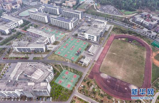 这是北川新县城的北川中学（3月29日无人机拍摄）。 新华社记者 薛玉斌 摄
