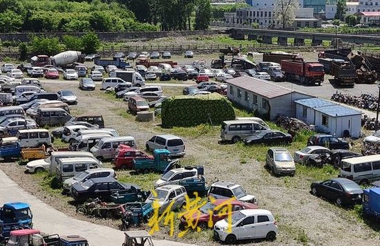 停車場人員稱,事發後,瀋陽市應急管理局人員將肇事車輛蓋上苫布。