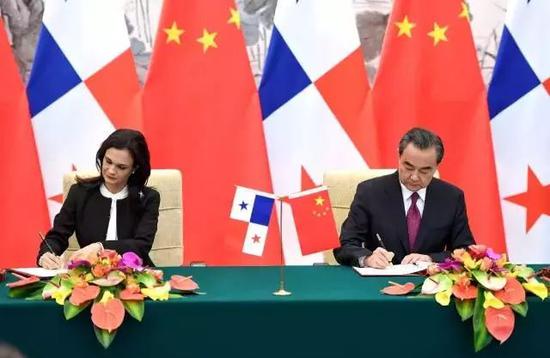 2017年6月13日，中国与巴拿马两国外长在北京签署联合公报，宣布建立大使级外交关系。