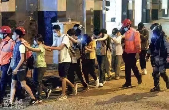 88bifa官方唯一 - 迪丽热巴跟张艺兴春晚对视一下就上热搜?她炒过的CP原来这么多