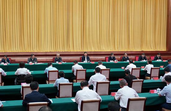 9月17日,中共中央总书记、国家主席、中央军委主席习近平在长沙主持召开基层代表座谈会并发表重要讲话,听取基层干部群众代表对“十四五”规划编制的意见和建议。