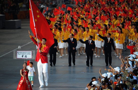  图为2008年8月8日晚8时，第29届夏季奥林匹克运动会在国家体育场——“鸟巢”隆重开幕。这是中国代表团在开幕式上入场。新华社记者罗更前摄