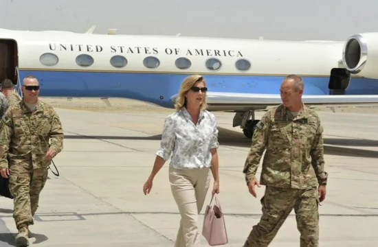 拜登提名美国国防部前副部长沃姆斯为陆军部长，今年5月27日她获得任命