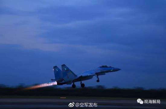 (苏-35升空)