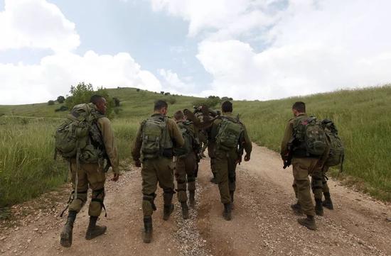 ▲资料图片：以色列士兵上月在戈兰高地附近进行训练。（法新社 ）