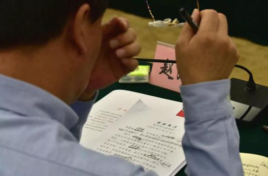 整场约谈会没有掌声，只有市长们的歉意和承诺。