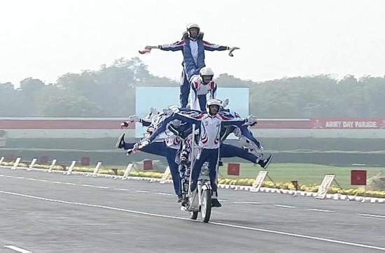 1579073843954883.jpg 阅兵式截图
