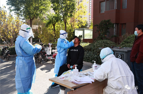 对相关小区人员进行核酸检测