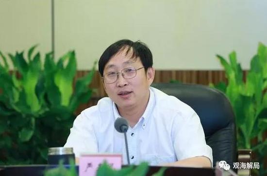 千呼万唤的严书记落马 被亲友团坑的官员还有