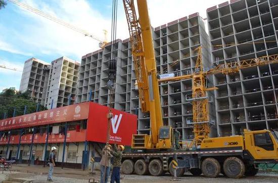 ▲资料图片：中国企业在委内瑞拉承建的住宅项目（新华社/徐烨 摄）