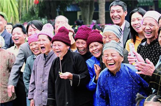 广西崇左边境少数民族群众生活幸福美满