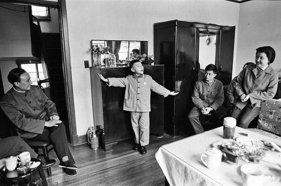1976年上海人口是多少_云浮市镇安有多少人口(2)