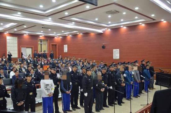 组织上百人围堵政府 涉恶团伙被判刑