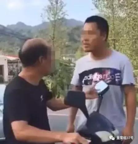 ▲常太(化名)当街殴打20年前班主任的视频,被发布在网络上。 网传视频截图