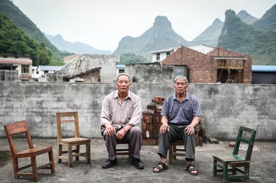 合寨村果地屯第一届村民委员会成员,当年五人现在只有两人健在.