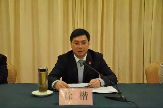 8年换8岗的团委书记造假被揭 带倒副部级岳父