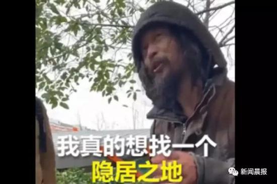 这明显是令他不适的生活。