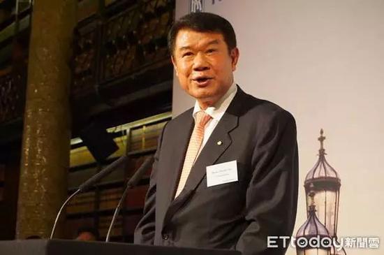前华航董事长何暖轩