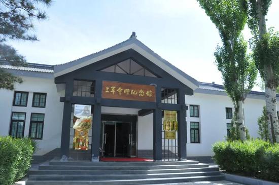 △三军会师纪念馆正门。