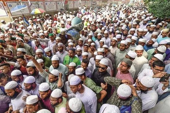 2019年8月6日，印度宣布取消印控克什米尔的自治地位后，孟加拉国穆斯林在首都达卡集会抗议。