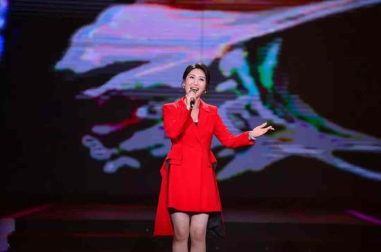 歌曲《闪亮的名字》演唱:伊泓远