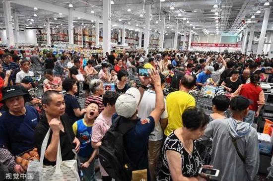 ▲8月27日,中国内地首家开市客门店在上海闵行开业。