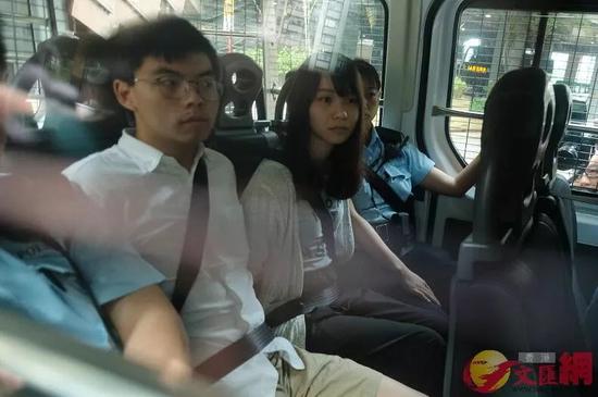 黄之锋（左）与周庭被捕。图源：香港文汇报