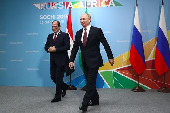 10月23日，普京和埃及总统塞西在俄非峰会期间会见