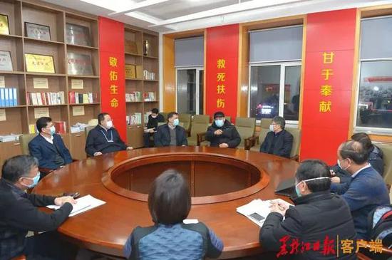 △2月5日,黑龙江省委副书记、省长王文涛在哈尔滨会见张学高一行