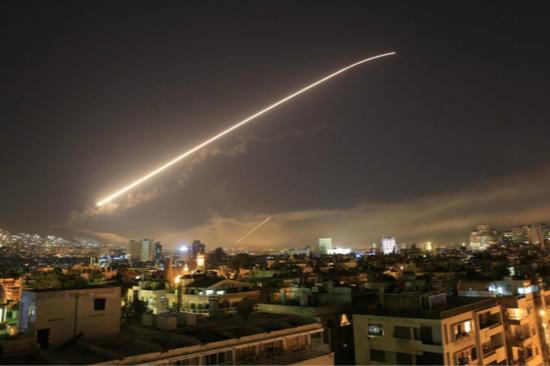 当地时间14日凌晨，美军联合英法两国对叙利亚实施了“精准打击”。（图片来源：俄罗斯卫星通讯社）