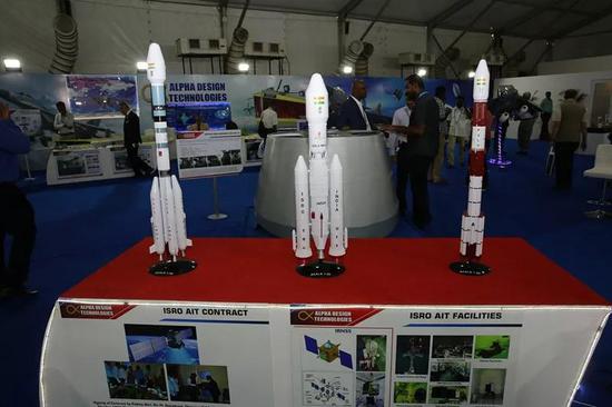 印度引以为傲的运载火箭模型。（新华社记者赵旭摄）