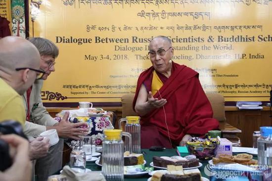 俄罗斯学者见达赖。