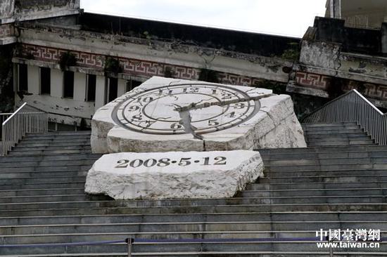 记者手记:走进汶川遗址 在悲痛中努力向前