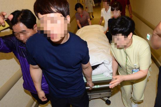 去年7月，朴槿惠因脚伤被紧急送院