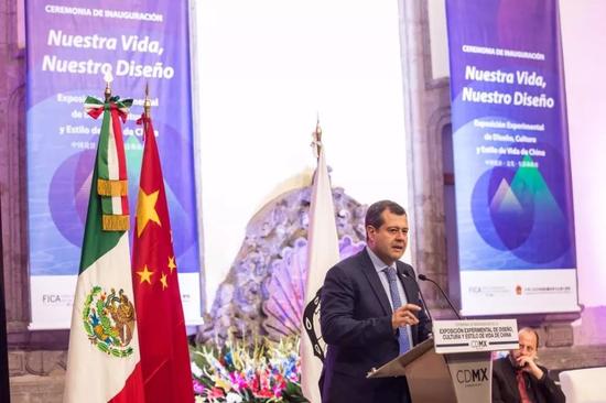 墨西哥城市长荷赛·拉蒙·阿米瓦在开幕式上致辞