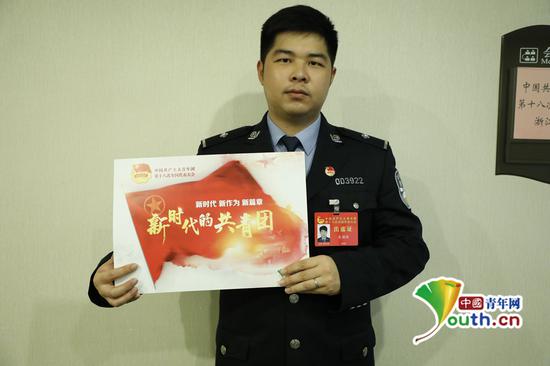 团十八大代表朱国栋点赞“新时代的共青团”。中国青年网记者 张瑞宇 摄