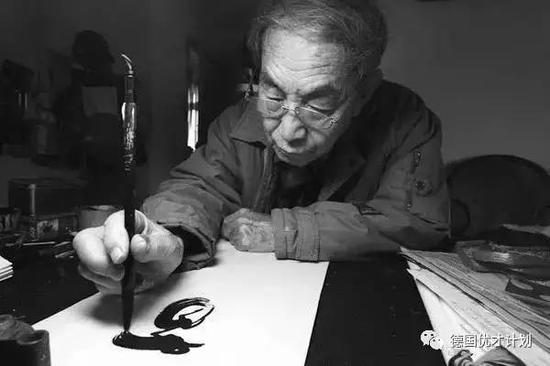 朋友们知道后都笑话他异想天开