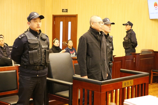 2017年12月22日,李晓明在长春市中院受审。图片来源/长春市检察院官网